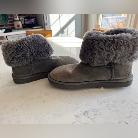 UGG gray fold over boots - Picture 3 of 12